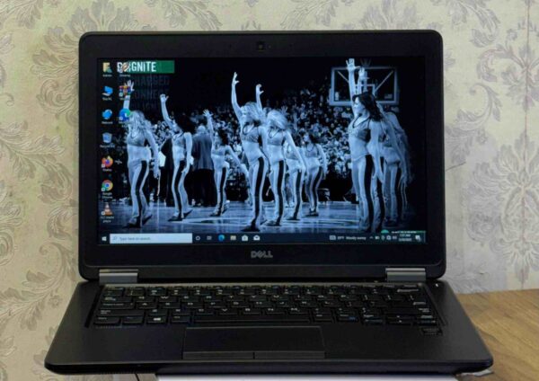 Dell Latitude E7250 core i5 5th gen