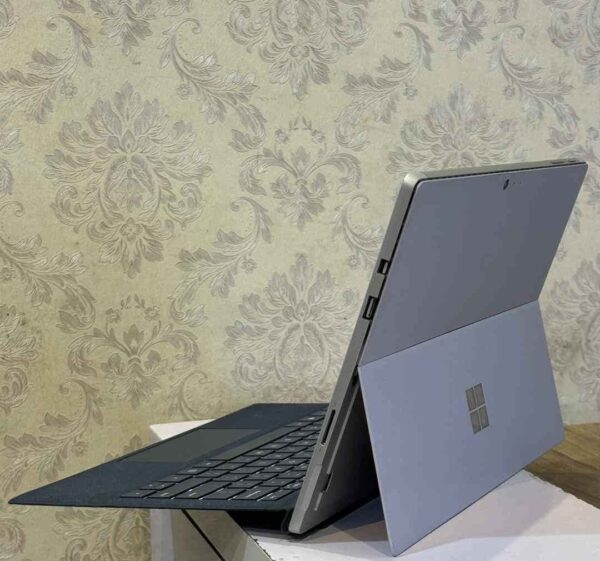 Microsoft Surface Pro 1796 i5 (7th gen) - Image 4