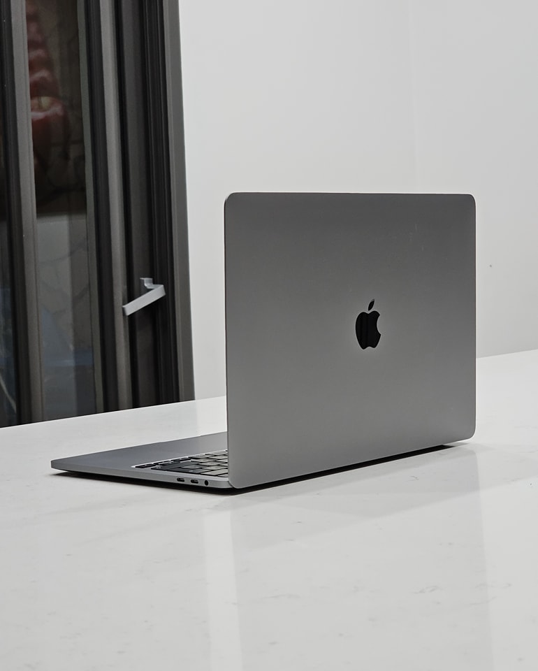 MacBook Pro 2020 i5(8th gen) 13” inches